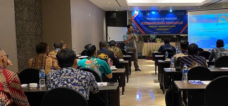 Pelatihan dan Simulasi Oil Spill Response